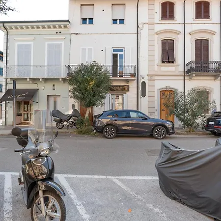 Viareggio Apartments Виареджо