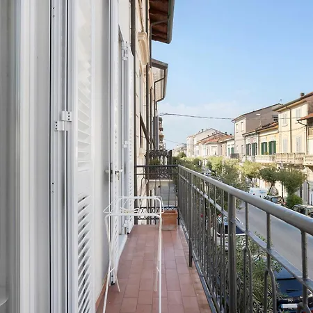 Viareggio Apartments Βιαρέτζιο